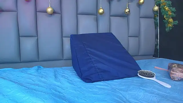 kissme luna online show from December 2025 07:10:01 PM