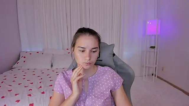 SeraphineClark online show from September 2025 02:22:02 AM