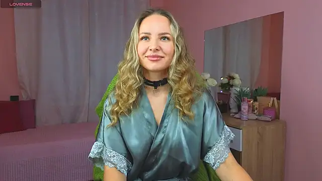 Hloya Mei online show from September 2025 11:37:02 PM