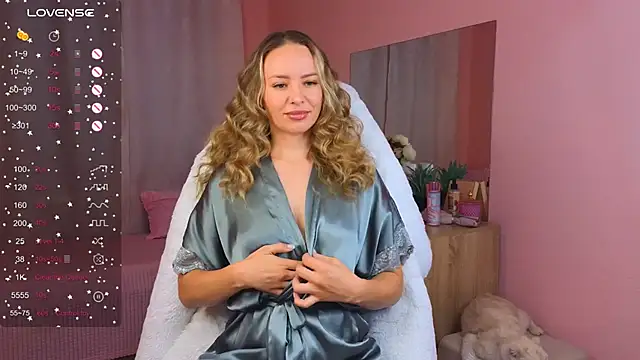 Hloya Mei online show from September 2025 11:05:01 PM