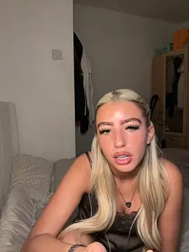 Snapshot of BlondeBetty chatting on December 2025 09:48:01 AM BlondeBetty online show from December 2025 09:48:01 AM