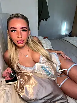 Snapshot of BlondeBetty chatting on January 2026 11:45:02 AM BlondeBetty online show from January 2026 11:45:02 AM