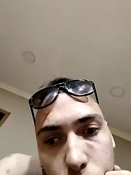 Snapshot of Strawboyy chatting on October 2025 04:52:01 PM Strawboyy online show from October 2025 04:52:01 PM