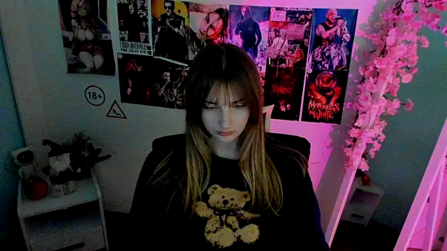 Snapshot of NeyliDream chatting on December 2025 01:28:01 PM NeyliDream online show from December 2025 01:28:01 PM