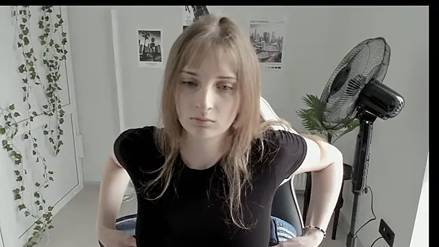 Snapshot of NeyliDream chatting on June 2026 12:28:02 PM NeyliDream online show from June 2026 12:28:02 PM