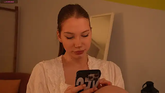 glowwww  online show from October 2025 03:36:01 PM