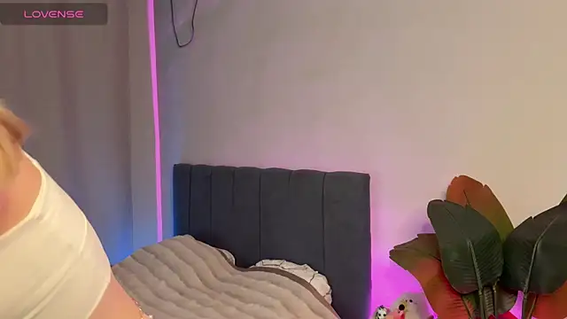 minicleo online show from September 2025 04:20:02 PM