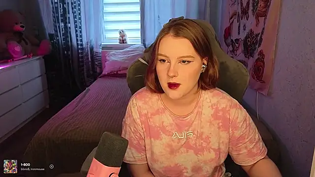 Snapshot of OliviaBlade chatting on September 2025 04:56:01 AM OliviaBlade online show from September 2025 04:56:01 AM