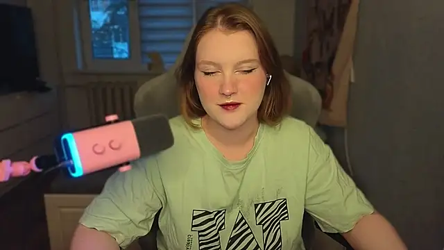 Snapshot of OliviaBlade chatting on October 2025 01:29:02 PM OliviaBlade online show from October 2025 01:29:02 PM