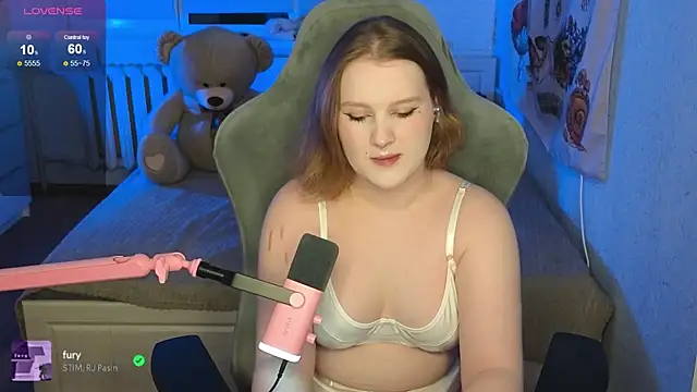 Snapshot of OliviaBlade chatting on October 2025 01:42:02 PM OliviaBlade online show from October 2025 01:42:02 PM