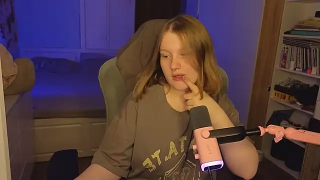 Snapshot of OliviaBlade chatting on November 2025 02:28:02 PM OliviaBlade online show from November 2025 02:28:02 PM