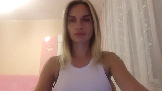 KarelliaStar online show from September 2025 07:03:01 PM