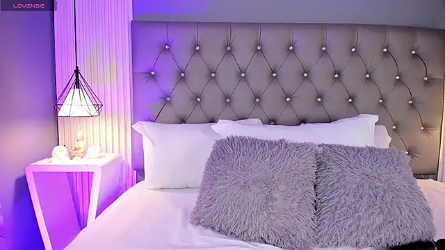 LunaBloomn online show from March 2026 05:08:01 PM