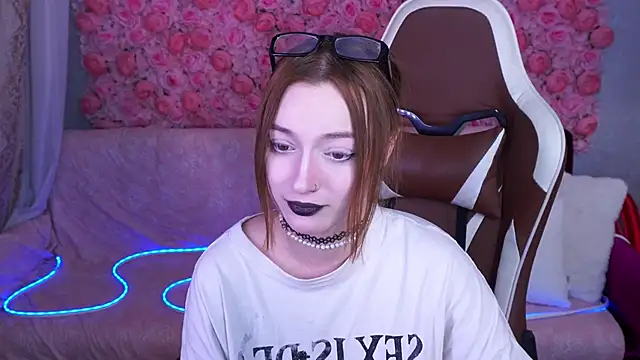 FoxyMayy online show from June 2026 01:28:02 AM