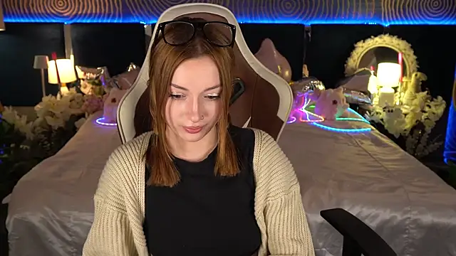 FoxyMayy online show from June 2026 12:31:01 PM