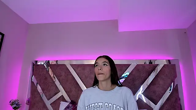 CarolinaaGomezz online show from December 2025 01:05:02 PM