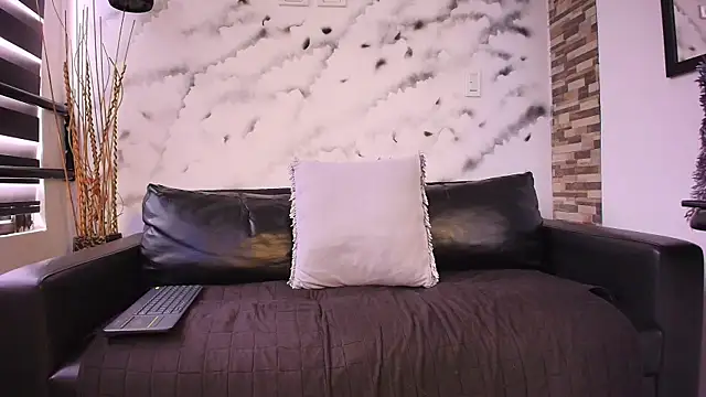 Axel Moon S online show from November 2025 03:46:02 PM