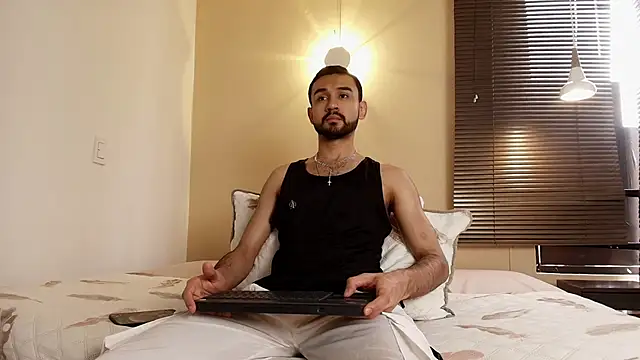 Axel Moon S online show from November 2025 07:14:02 PM