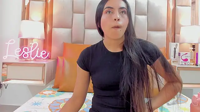 Snapshot of Leslie_Bussh_ chatting on September 2025 07:50:01 PM Leslie Bussh online show from September 2025 07:50:01 PM