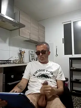 EmilioTaladdro online show from May 2026 07:51:02 PM