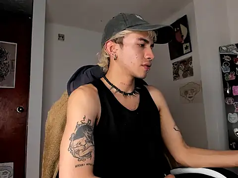 Snapshot of guynextdo0r chatting on September 2025 09:42:01 PM guynextdo0r online show from September 2025 09:42:01 PM