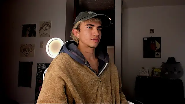 Snapshot of guynextdo0r chatting on October 2025 09:17:02 AM guynextdo0r online show from October 2025 09:17:02 AM