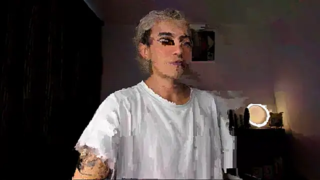 Snapshot of guynextdo0r chatting on October 2025 06:53:01 PM guynextdo0r online show from October 2025 06:53:01 PM