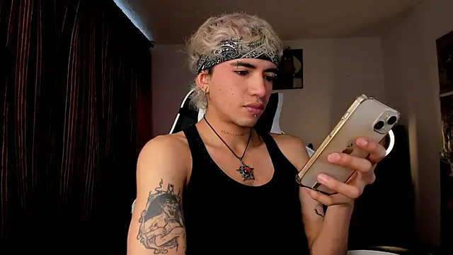 Snapshot of guynextdo0r chatting on October 2025 08:30:01 PM guynextdo0r online show from October 2025 08:30:01 PM