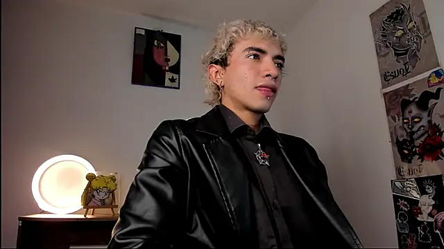 Snapshot of guynextdo0r chatting on October 2025 08:49:02 PM guynextdo0r online show from October 2025 08:49:02 PM