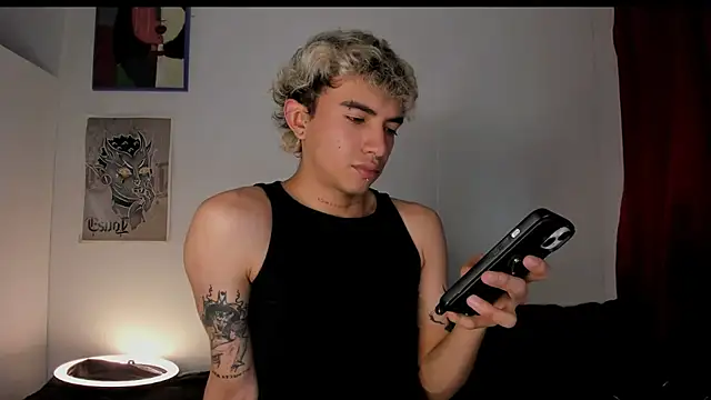 Snapshot of guynextdo0r chatting on January 2026 10:35:02 PM guynextdo0r online show from January 2026 10:35:02 PM