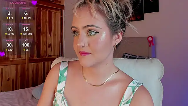 Snapshot of MaryMoon_ chatting on September 2025 09:31:02 PM MaryMoon online show from September 2025 09:31:02 PM