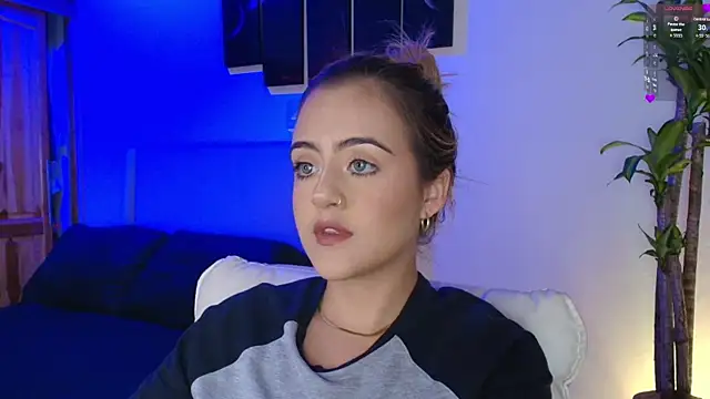 Snapshot of MaryMoon_ chatting on October 2025 10:51:02 PM MaryMoon online show from October 2025 10:51:02 PM