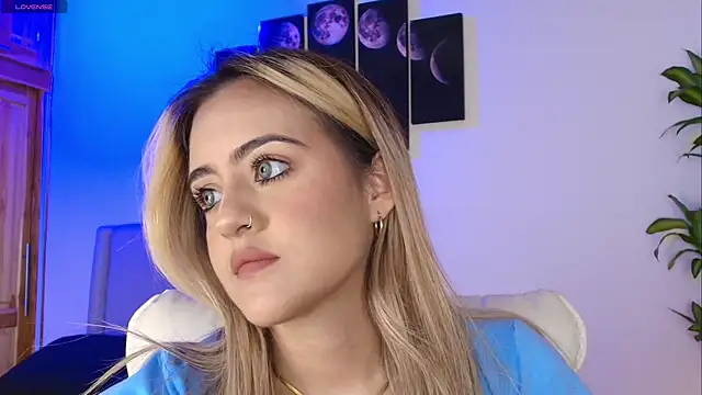 Snapshot of MaryMoon_ chatting on October 2025 10:10:01 PM MaryMoon online show from October 2025 10:10:01 PM