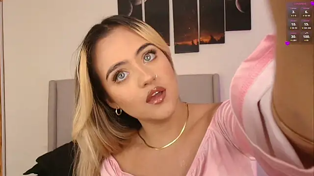 Snapshot of MaryMoon_ chatting on November 2025 10:56:01 PM MaryMoon online show from November 2025 10:56:01 PM