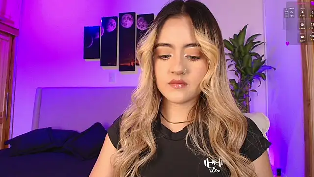 Snapshot of MaryMoon_ chatting on December 2025 12:52:02 AM MaryMoon online show from December 2025 12:52:02 AM