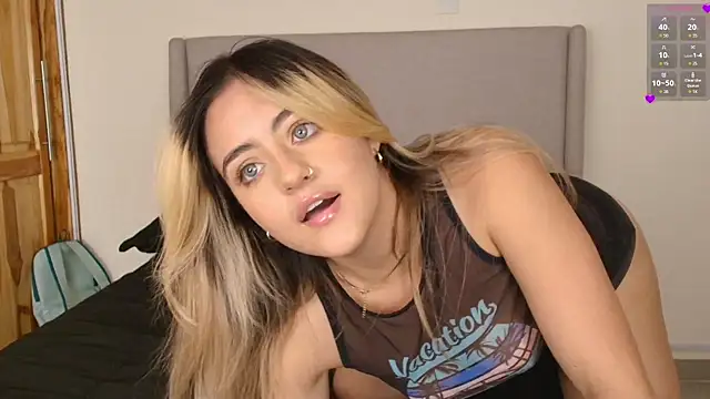 Snapshot of MaryMoon_ chatting on December 2025 12:15:02 AM MaryMoon online show from December 2025 12:15:02 AM