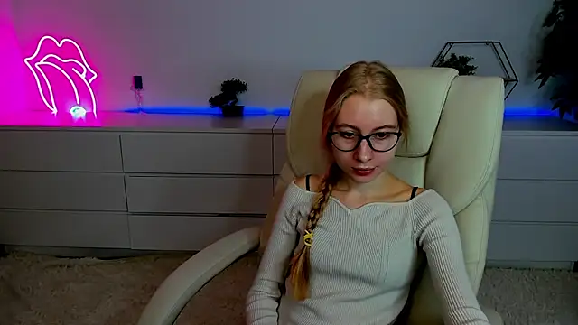 Alina Blonde online show from September 2025 05:44:02 AM