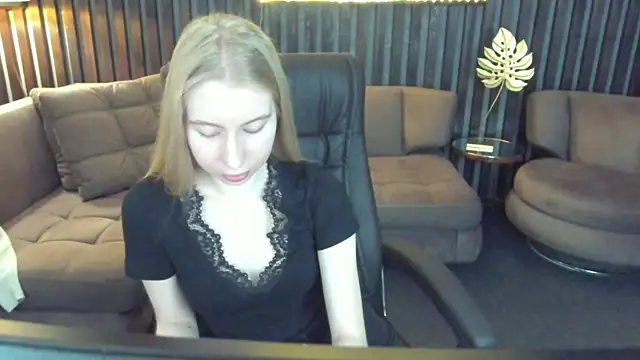 Alina Blonde online show from May 2026 05:37:01 AM