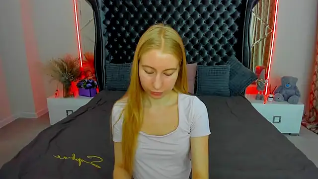 Snapshot of Alina_Blonde chatting on July 2026 05:35:01 AM Alina Blonde online show from July 2026 05:35:01 AM