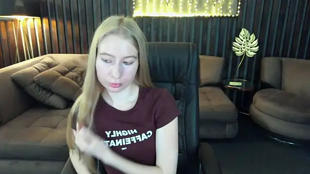Snapshot of Alina_Blonde chatting on July 2026 07:34:02 AM Alina Blonde online show from July 2026 07:34:02 AM