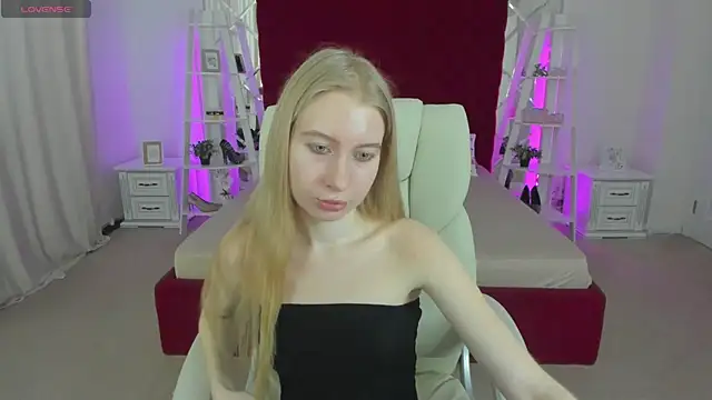 Snapshot of Alina_Blonde chatting on July 2026 05:34:01 AM Alina Blonde online show from July 2026 05:34:01 AM