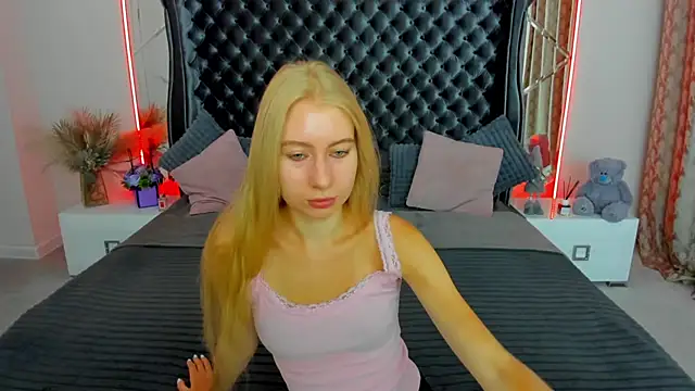 Snapshot of Alina_Blonde chatting on August 2026 05:42:02 AM Alina Blonde online show from August 2026 05:42:02 AM