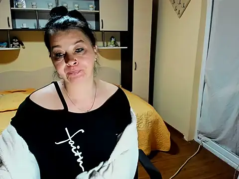 Snapshot of Soffy_Skye chatting on May 2026 04:28:01 AM Soffy Skye online show from May 2026 04:28:01 AM