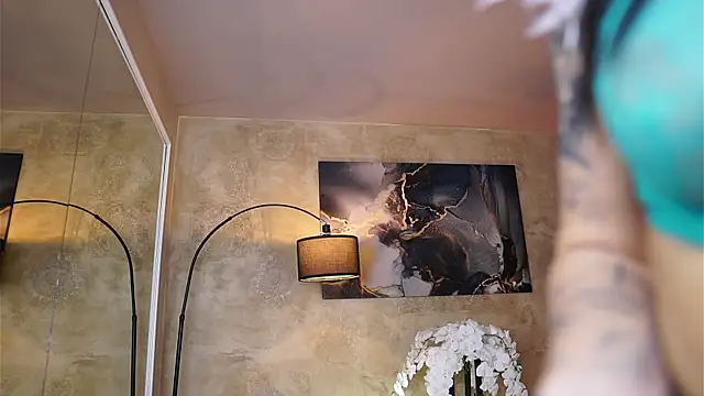 Snapshot of YuliaDesirevska chatting on October 2025 05:02:02 PM YuliaDesirevska online show from October 2025 05:02:02 PM