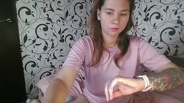 Snapshot of YourEmilie chatting on November 2025 11:09:01 AM YourEmilie online show from November 2025 11:09:01 AM