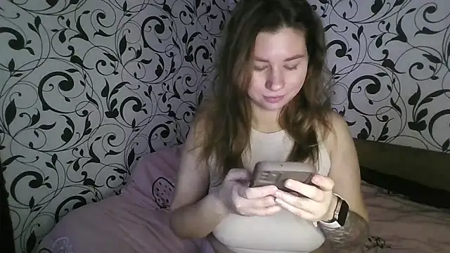 Snapshot of YourEmilie chatting on November 2025 08:25:01 AM YourEmilie online show from November 2025 08:25:01 AM