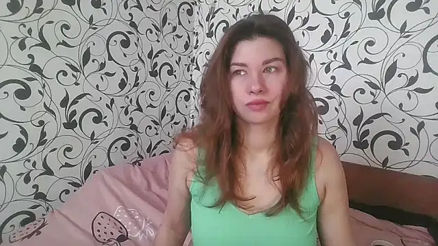 Snapshot of YourEmilie chatting on January 2026 10:42:02 AM YourEmilie online show from January 2026 10:42:02 AM