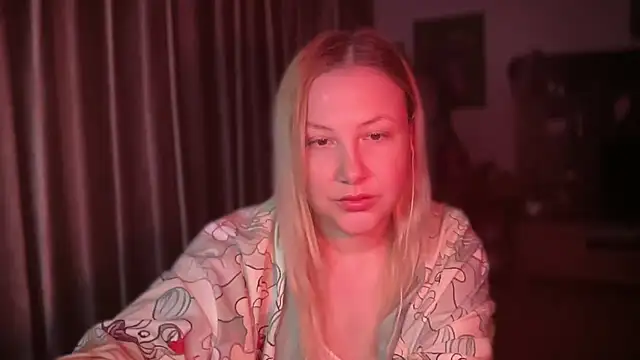 Snapshot of BikiHellena chatting on June 2026 04:44:01 AM BikiHellena online show from June 2026 04:44:01 AM