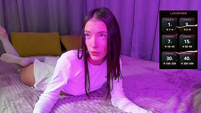 Snapshot of EMiaLure chatting on October 2025 07:25:01 PM EMiaLure online show from October 2025 07:25:01 PM