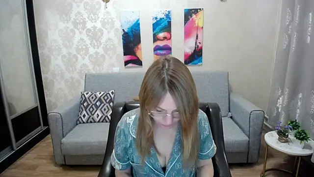 Snapshot of shy_hot_cat chatting on October 2025 06:38:01 AM shy hot cat online show from October 2025 06:38:01 AM